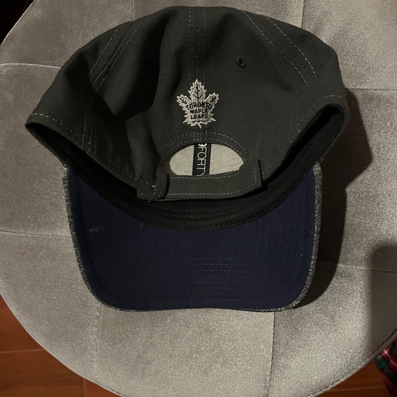Toronto Maple Leafs Ladies Hat - Picture 3 of 4